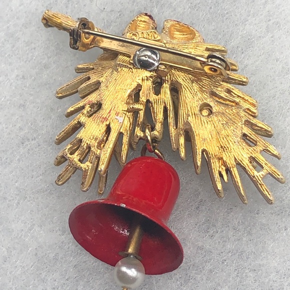 ART signed Christmas snow cap bough pine cone pin - Picture 8 of 10